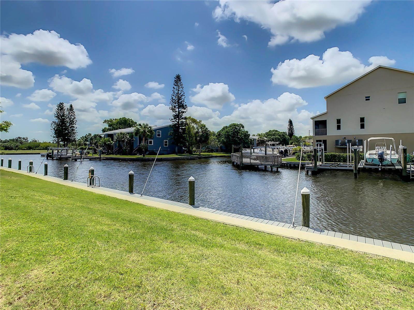 360 Moorings Cove Drive, Tarpon Springs, FL 34689