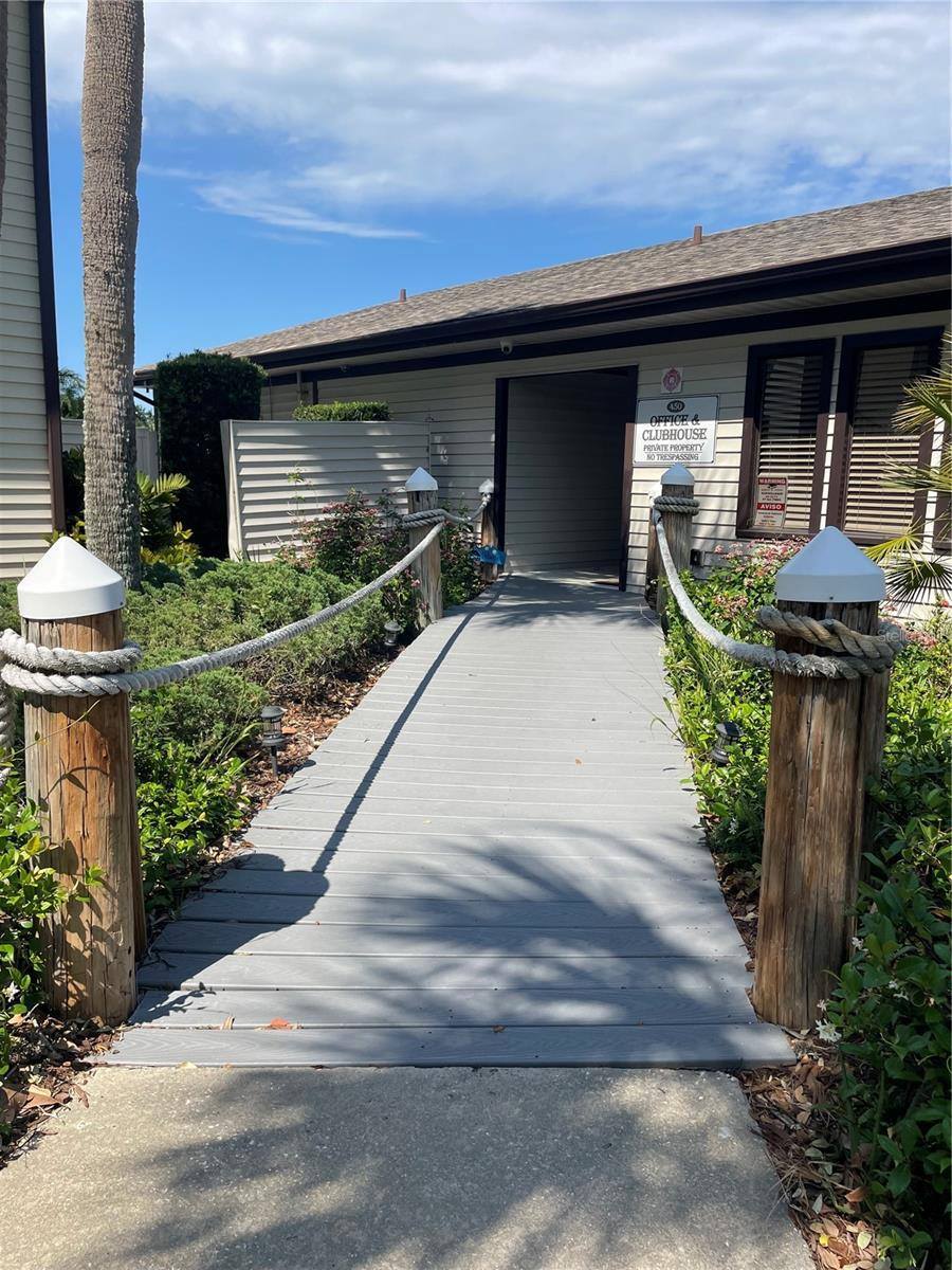 360 Moorings Cove Drive, Tarpon Springs, FL 34689