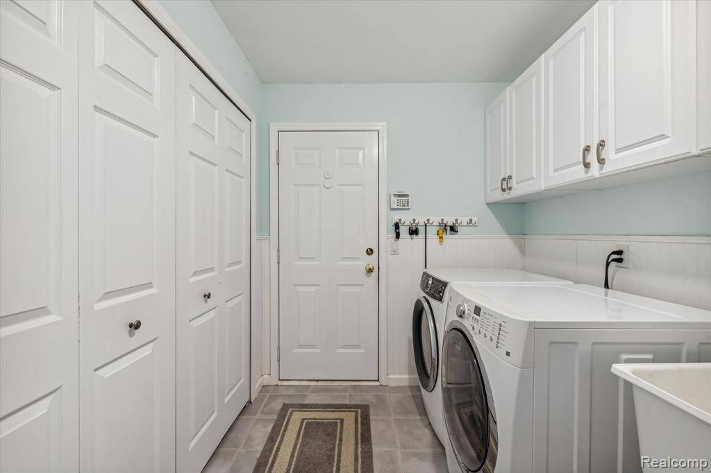 24406 Curt Drive, Brownstown Township, MI 48183