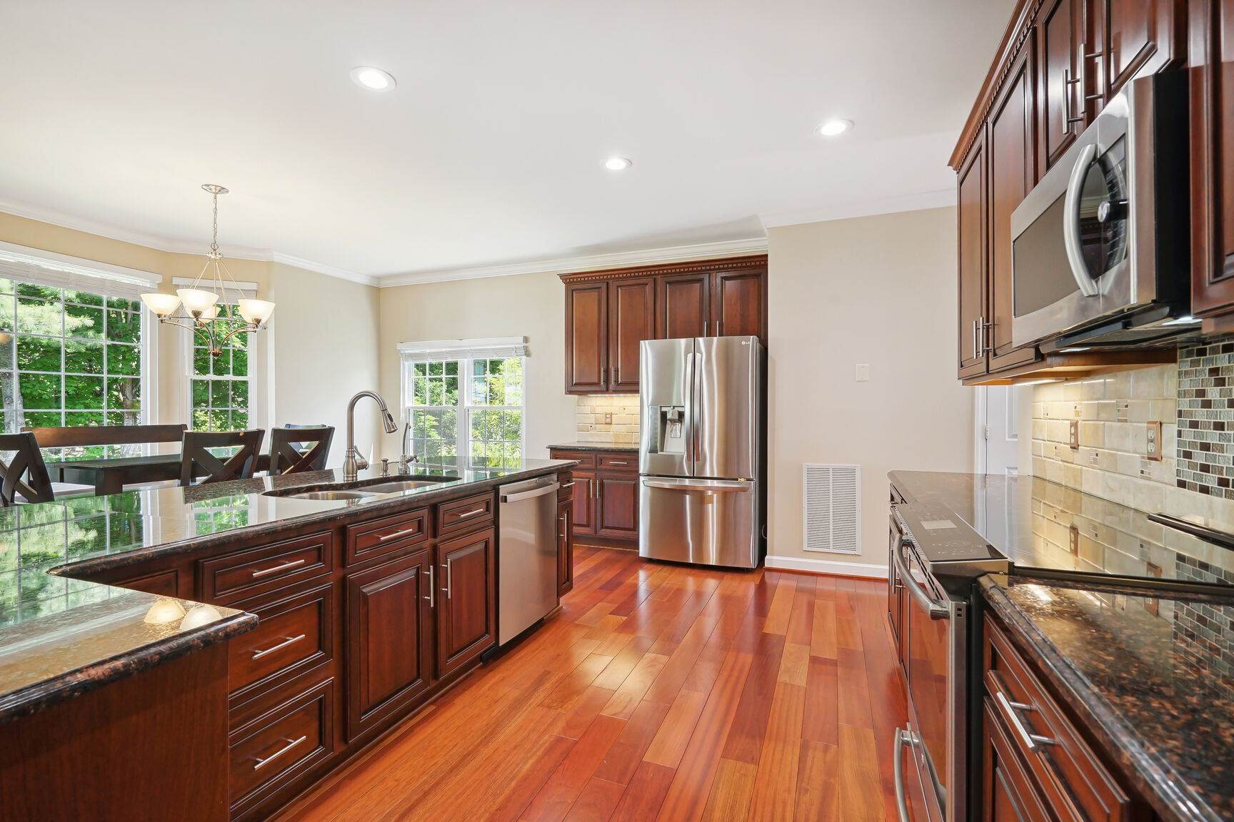 6710 Donegan Ct, Alexandria, VA 22315