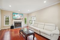 6710 Donegan Ct, Alexandria, VA 22315