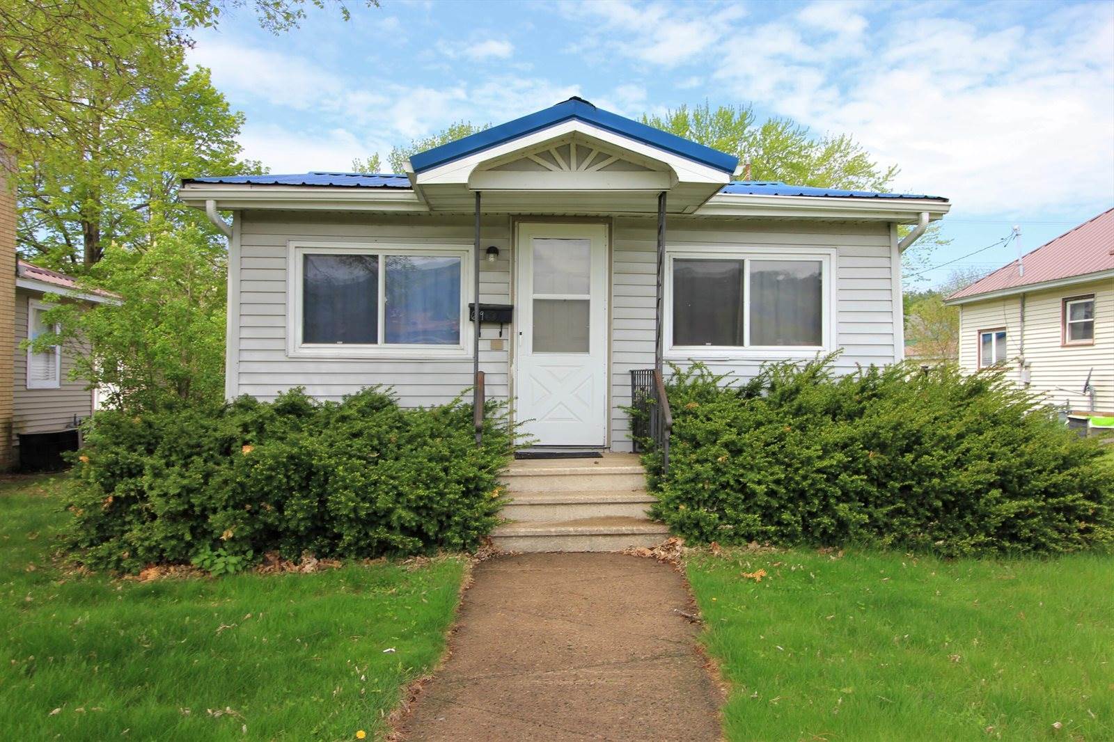 619 South Illinois St, Prairie Du Chien, WI 53821