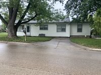 1600 E 25th St, Topeka, KS 66605