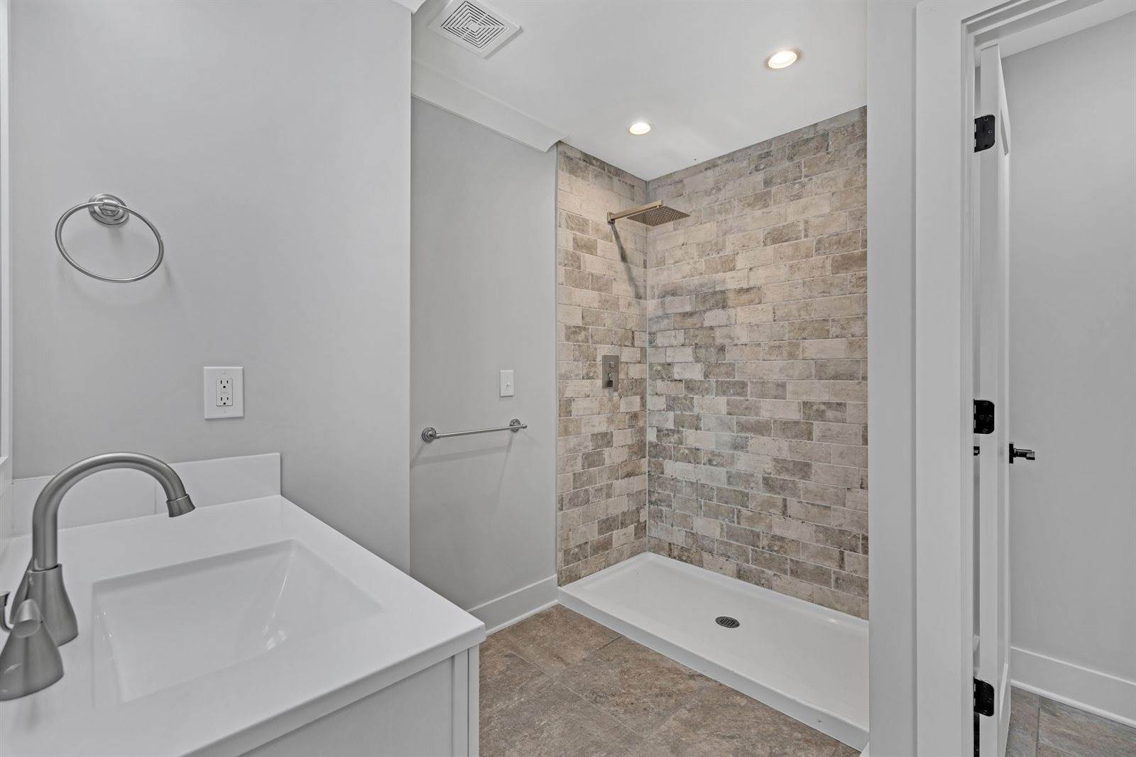 335 Brewer Dr, Nashville, TN 37211