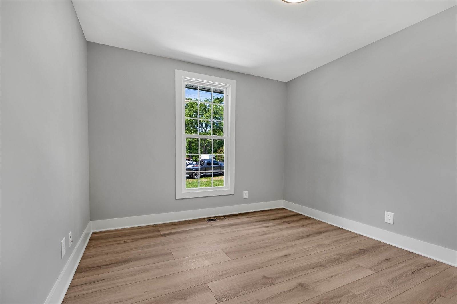 335 Brewer Dr, Nashville, TN 37211