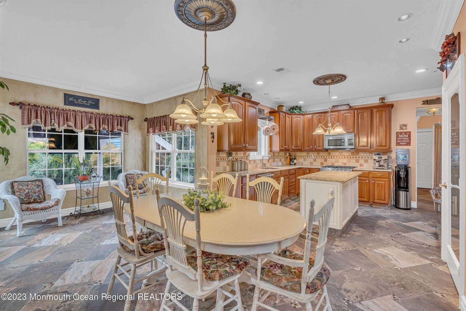 19 Sycamore Court, Monroe, NJ 08831