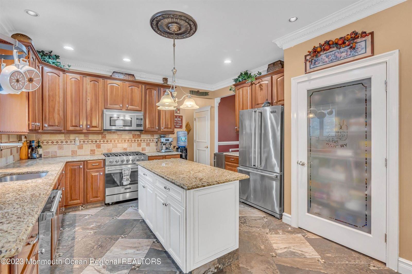 19 Sycamore Court, Monroe, NJ 08831