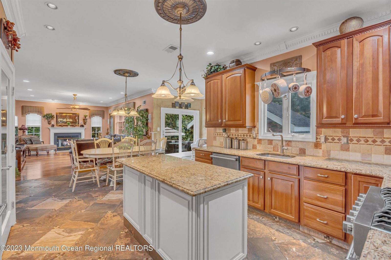 19 Sycamore Court, Monroe, NJ 08831