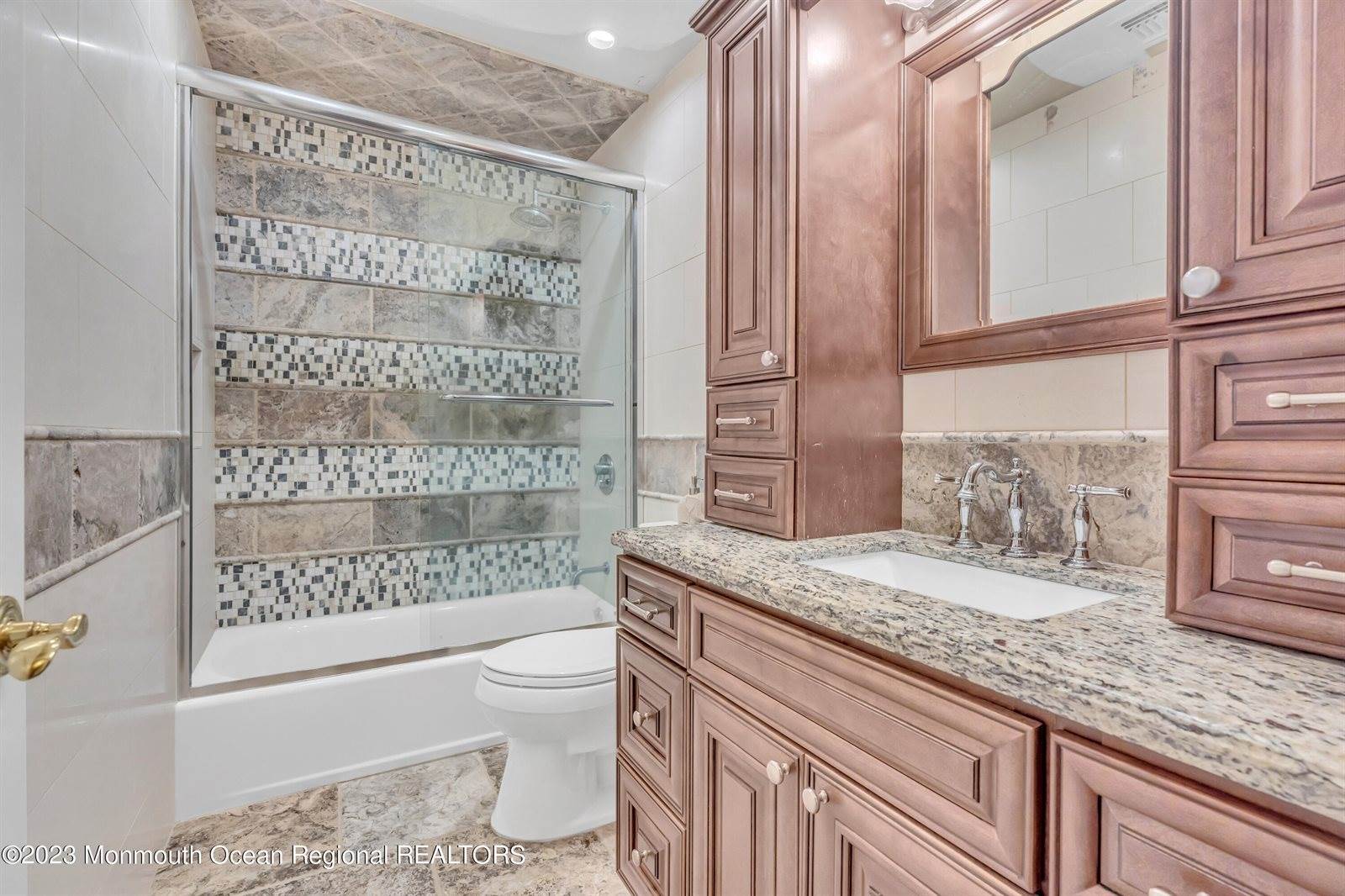 19 Sycamore Court, Monroe, NJ 08831