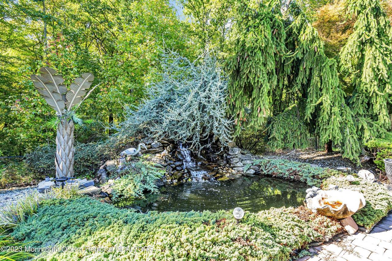 19 Sycamore Court, Monroe, NJ 08831