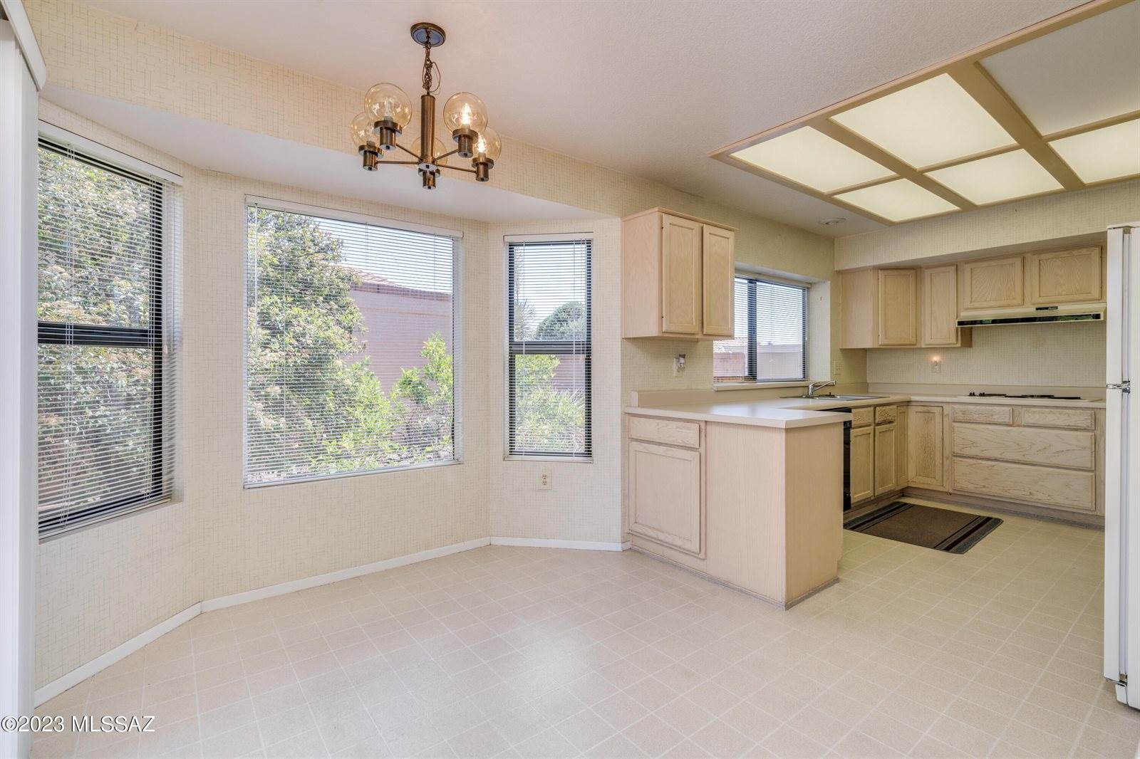 14332 North Chalk Creek Drive, Oro Valley, AZ 85755