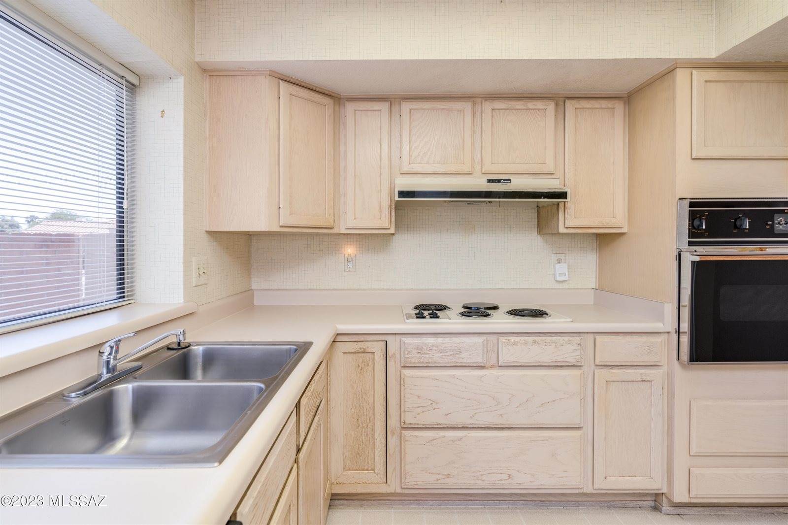 14332 North Chalk Creek Drive, Oro Valley, AZ 85755