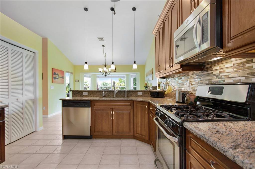 6774 Buckingham Ct, Naples, FL 34104