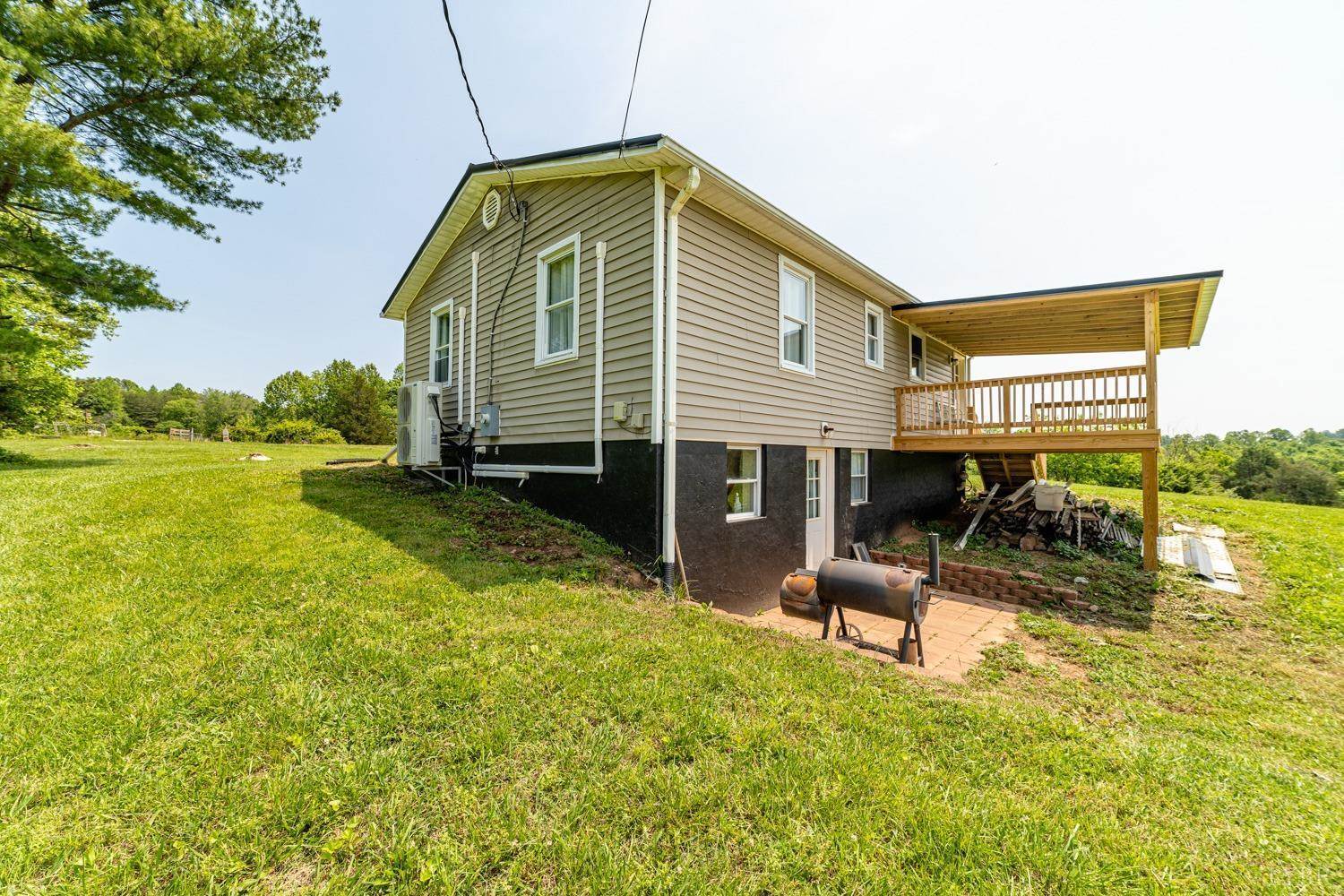 2090 N Creek Road, Appomattox, VA 24522