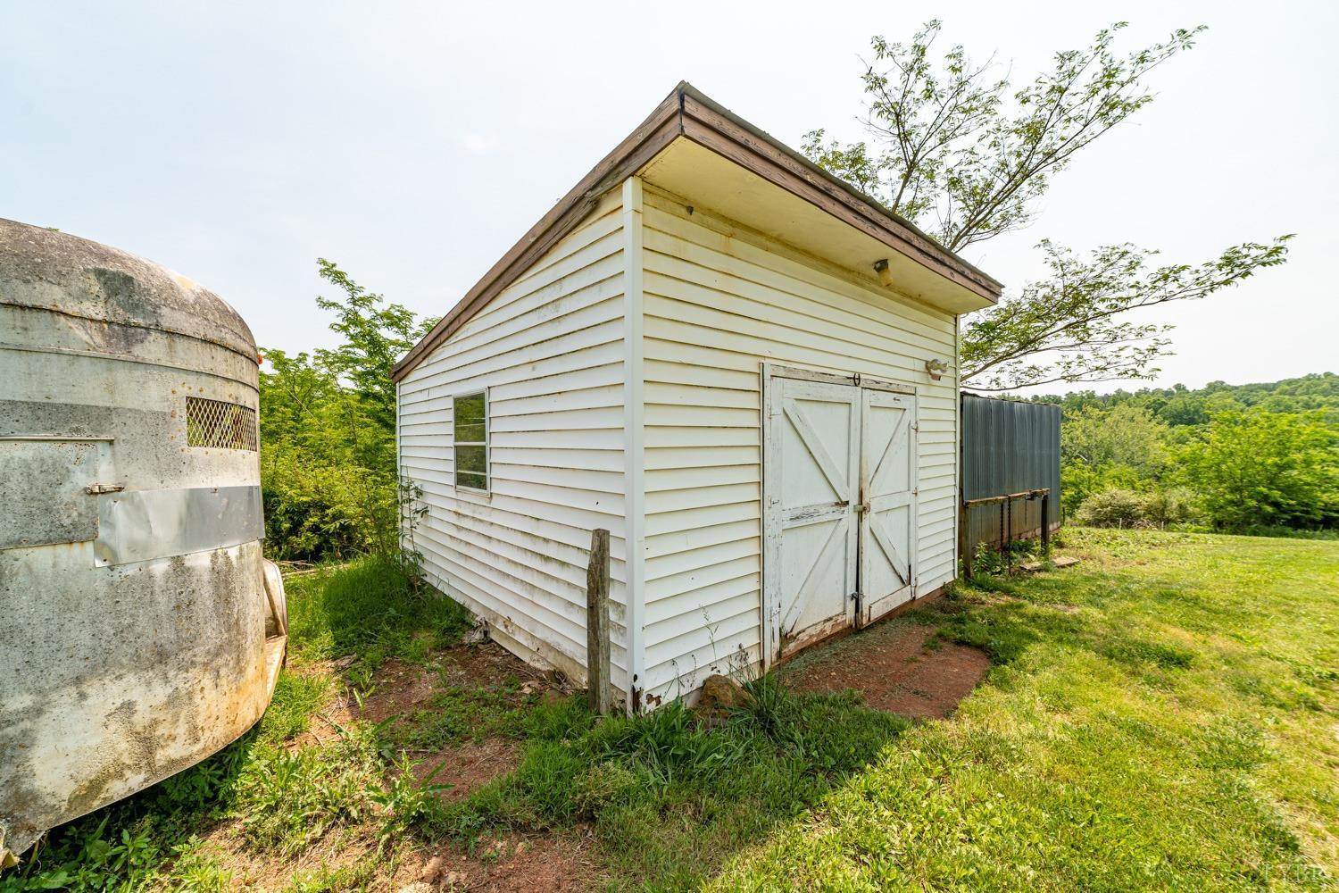 2090 N Creek Road, Appomattox, VA 24522