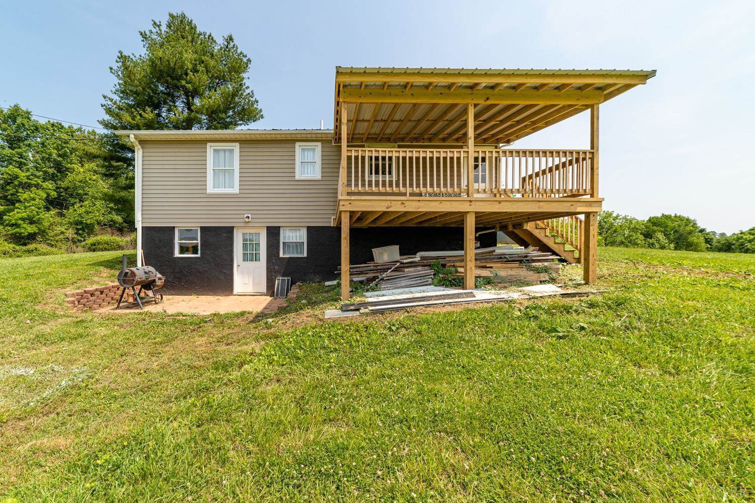 2090 N Creek Road, Appomattox, VA 24522