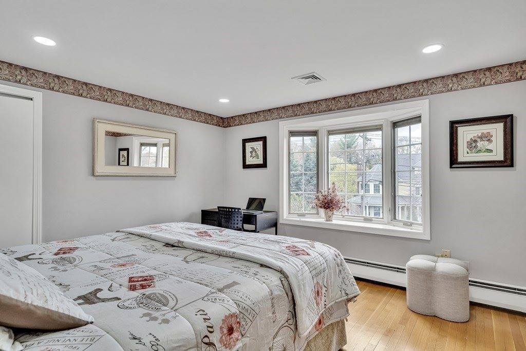 57 Hancock St, Lexington, MA 02420