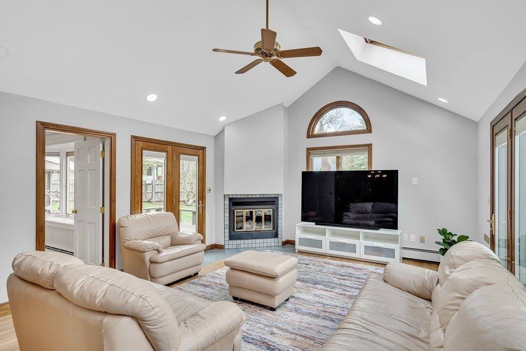 57 Hancock St, Lexington, MA 02420