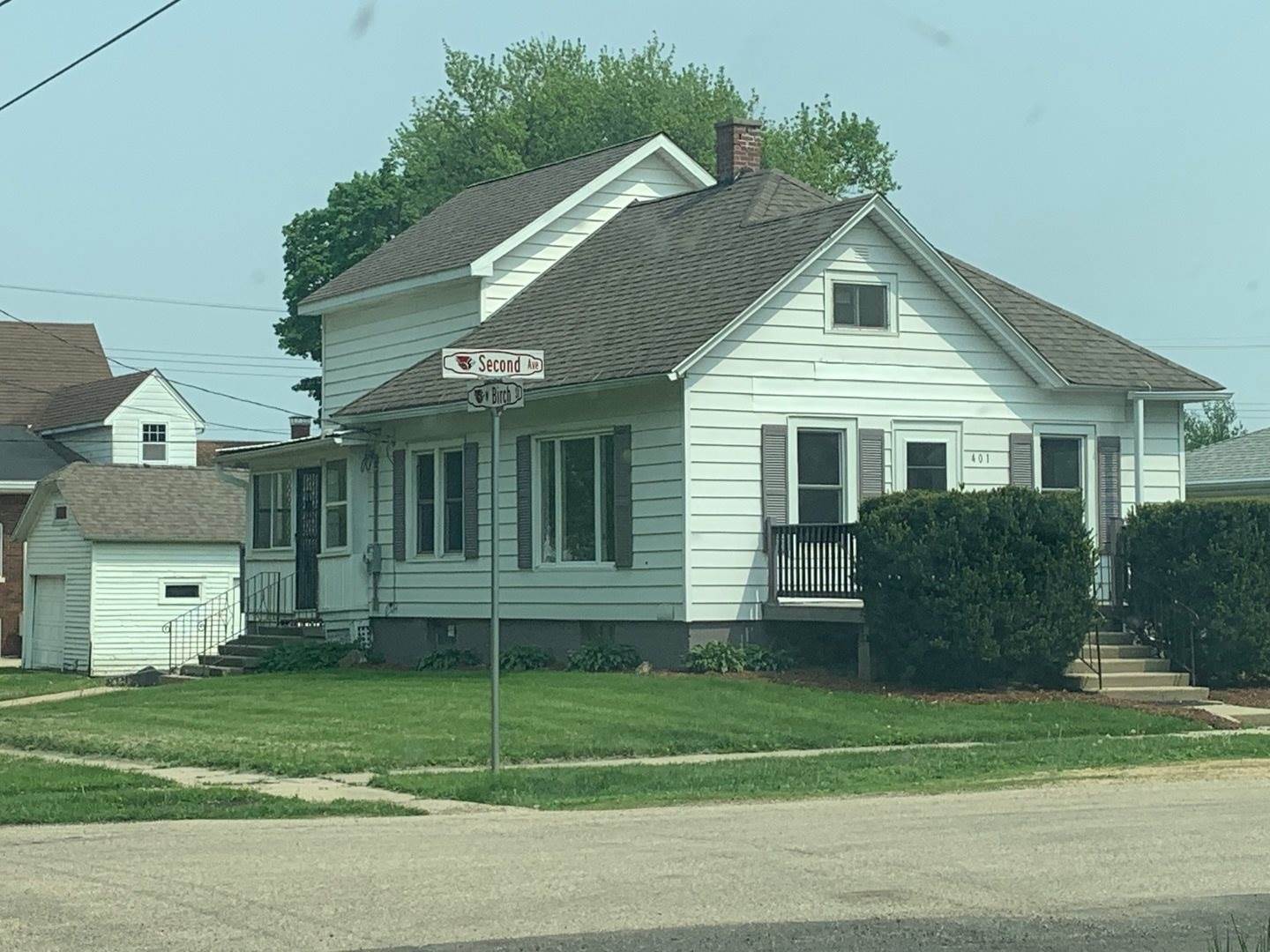 401 South 2nd Avenue, Forreston, IL 61030