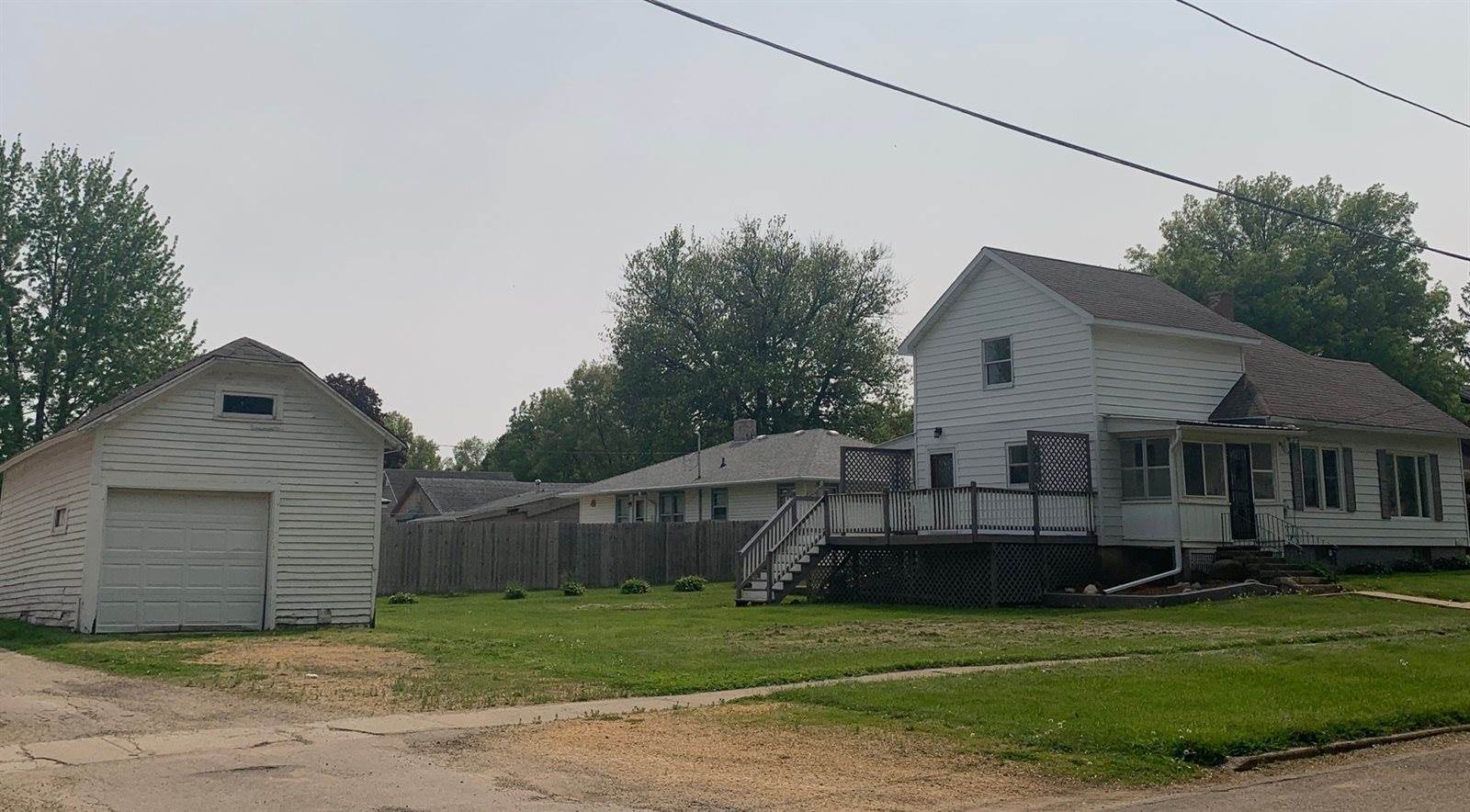 401 South 2nd Avenue, Forreston, IL 61030