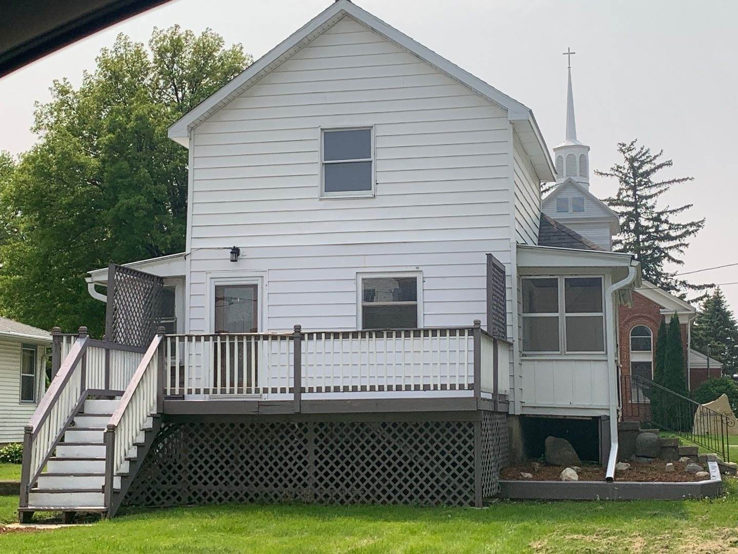 401 South 2nd Avenue, Forreston, IL 61030