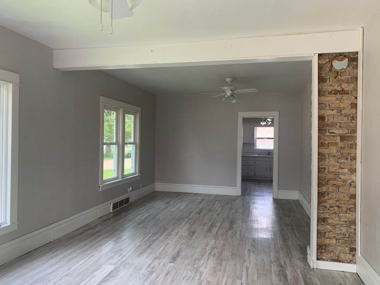 401 South 2nd Avenue, Forreston, IL 61030