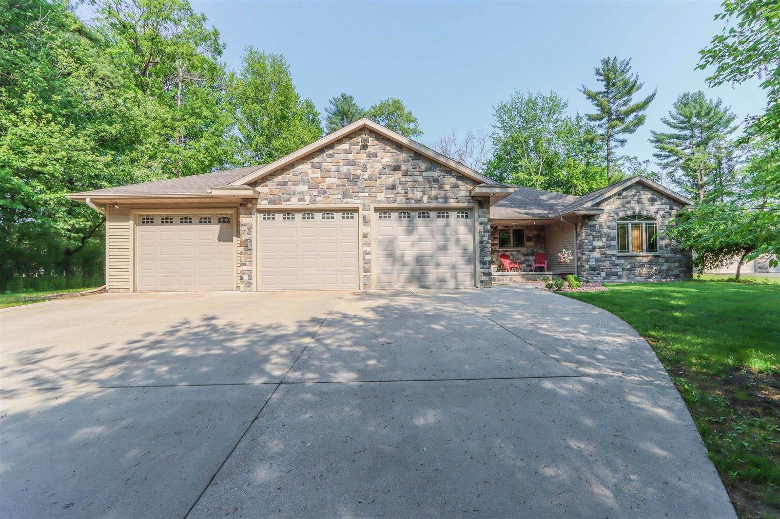 2221 Carriage Court, Wisconsin Rapids, WI 54494