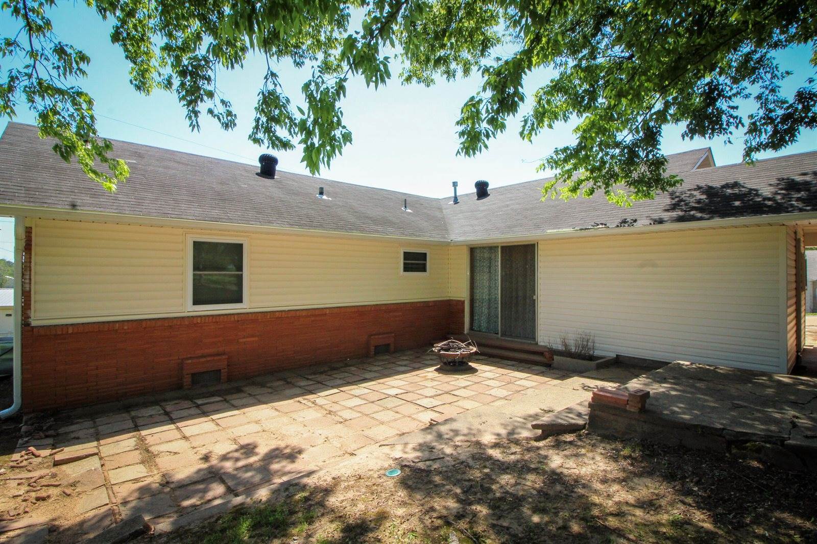 1001 Branch Street, Morrilton, AR 72110