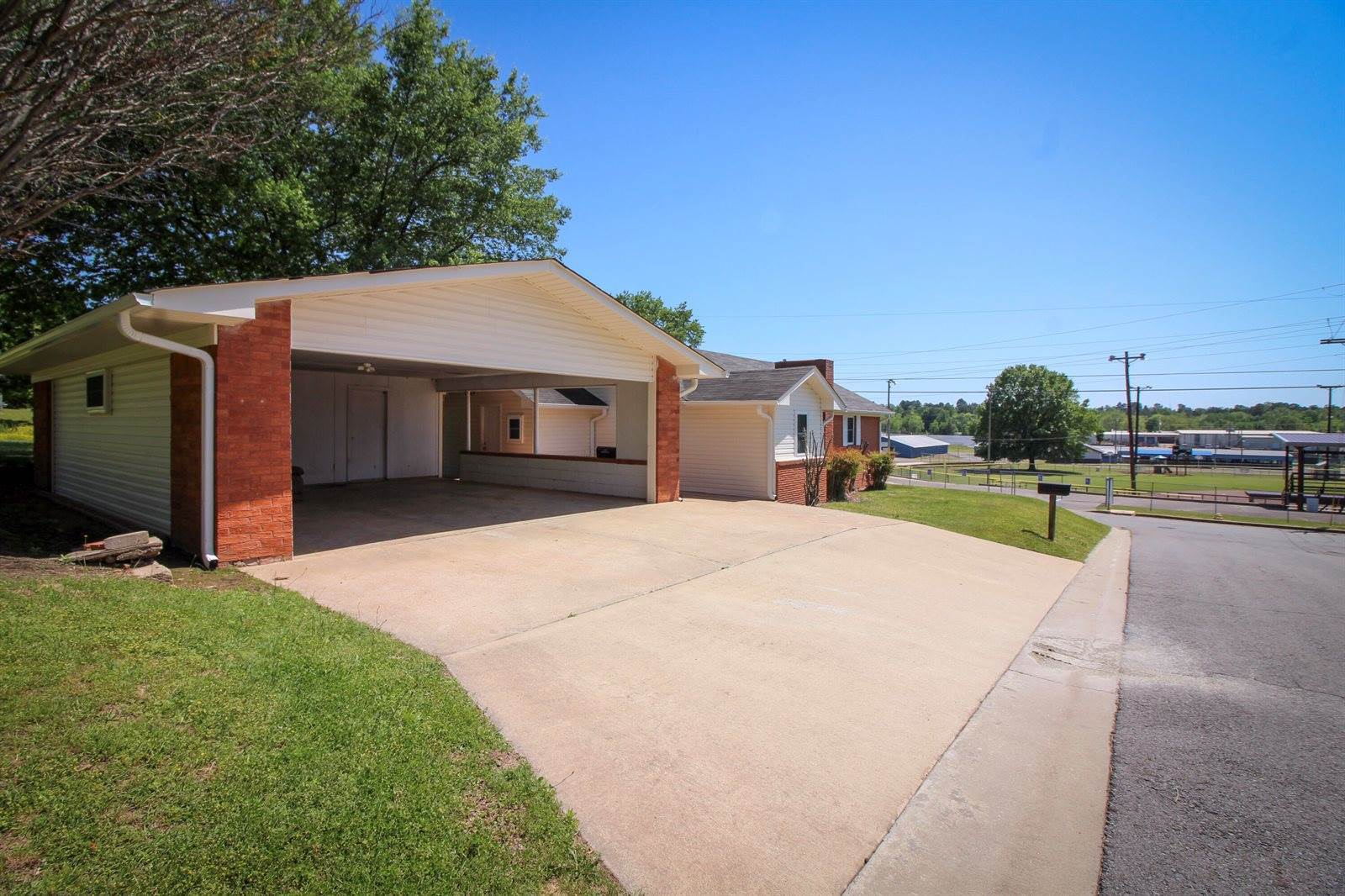 1001 Branch Street, Morrilton, AR 72110