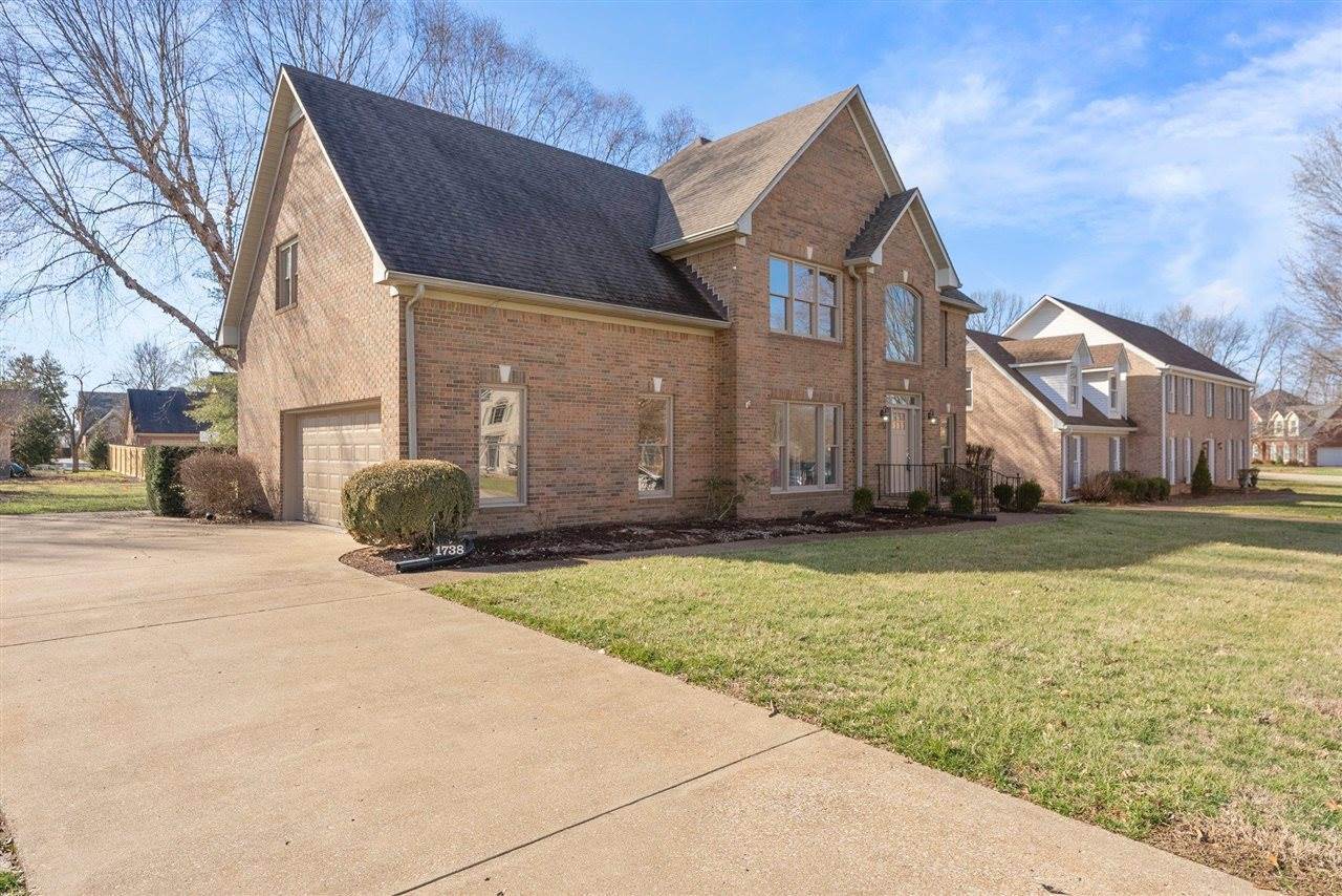 1738 Briar Circle, Bowling Green, KY 42103