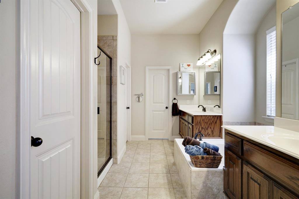 1124 Spanish Moss Drive, Savannah, TX 76227