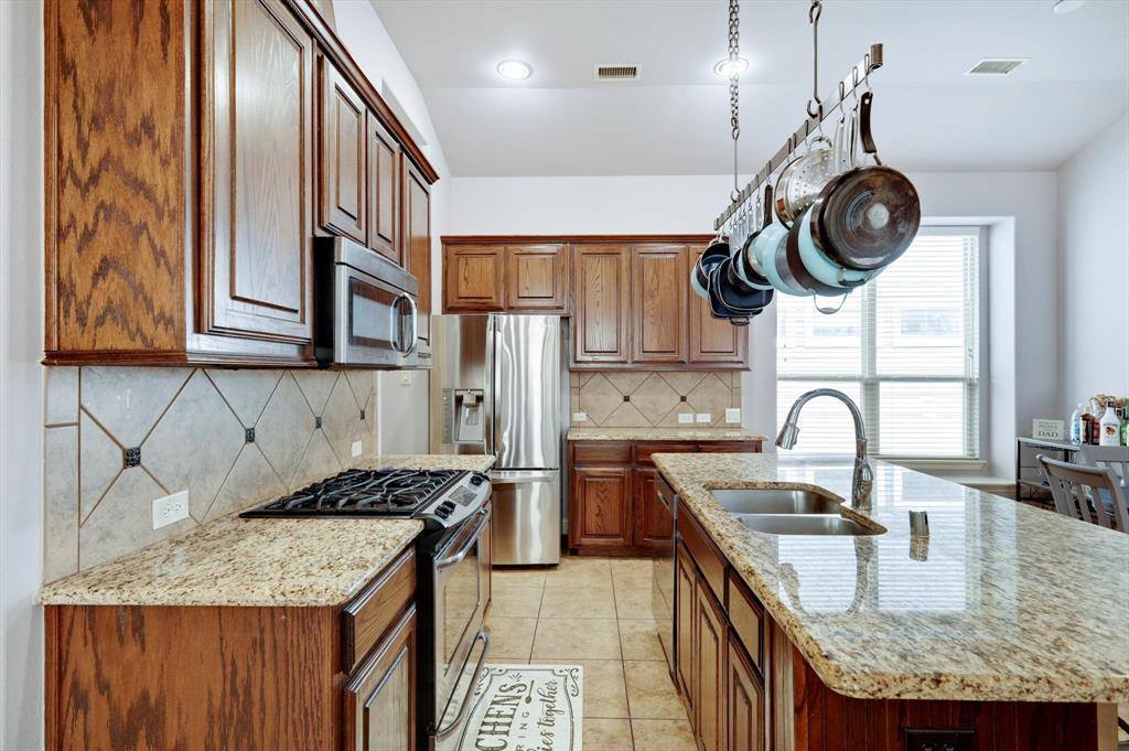 1124 Spanish Moss Drive, Savannah, TX 76227