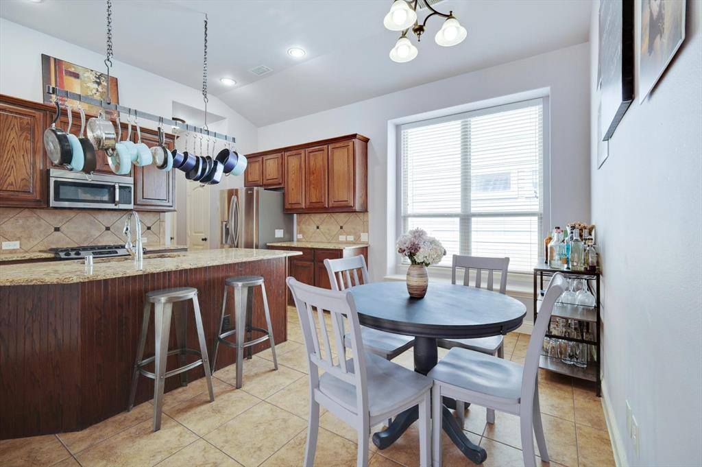 1124 Spanish Moss Drive, Savannah, TX 76227