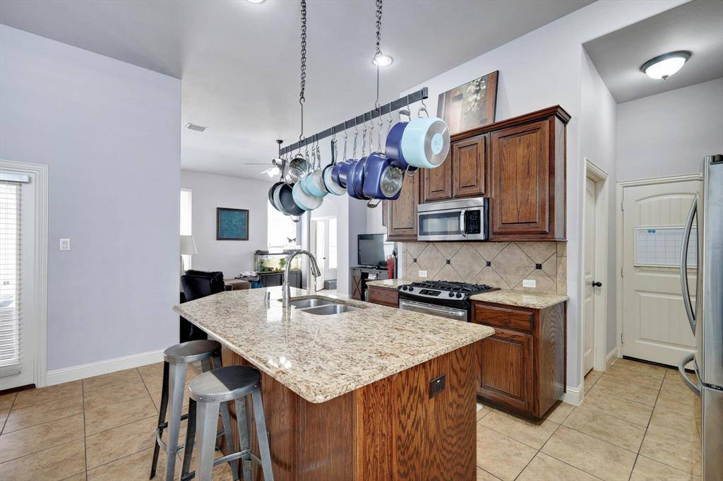 1124 Spanish Moss Drive, Savannah, TX 76227