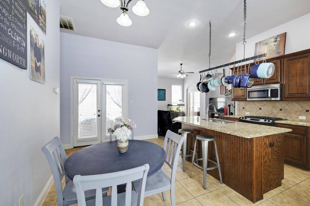 1124 Spanish Moss Drive, Savannah, TX 76227