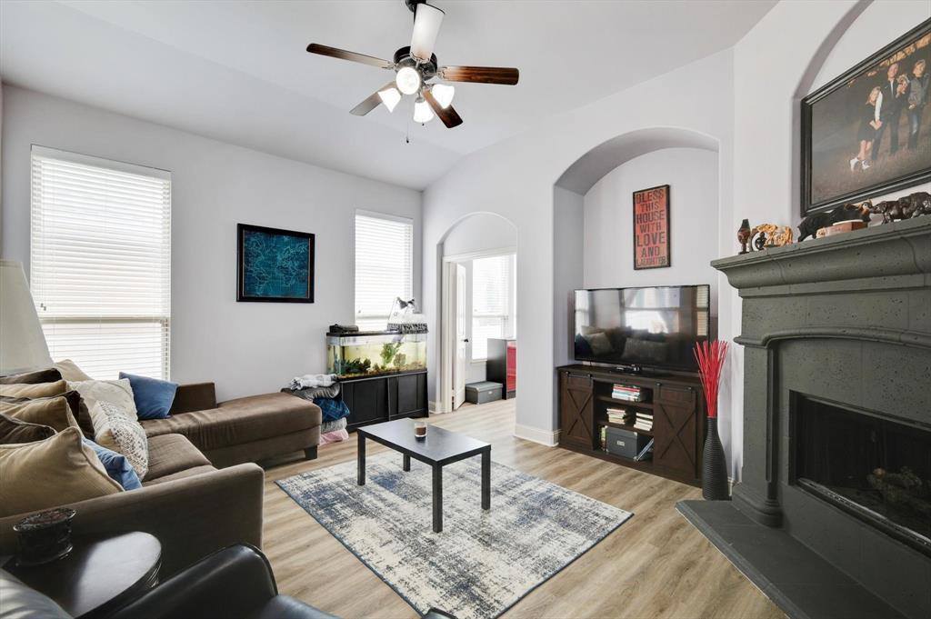 1124 Spanish Moss Drive, Savannah, TX 76227