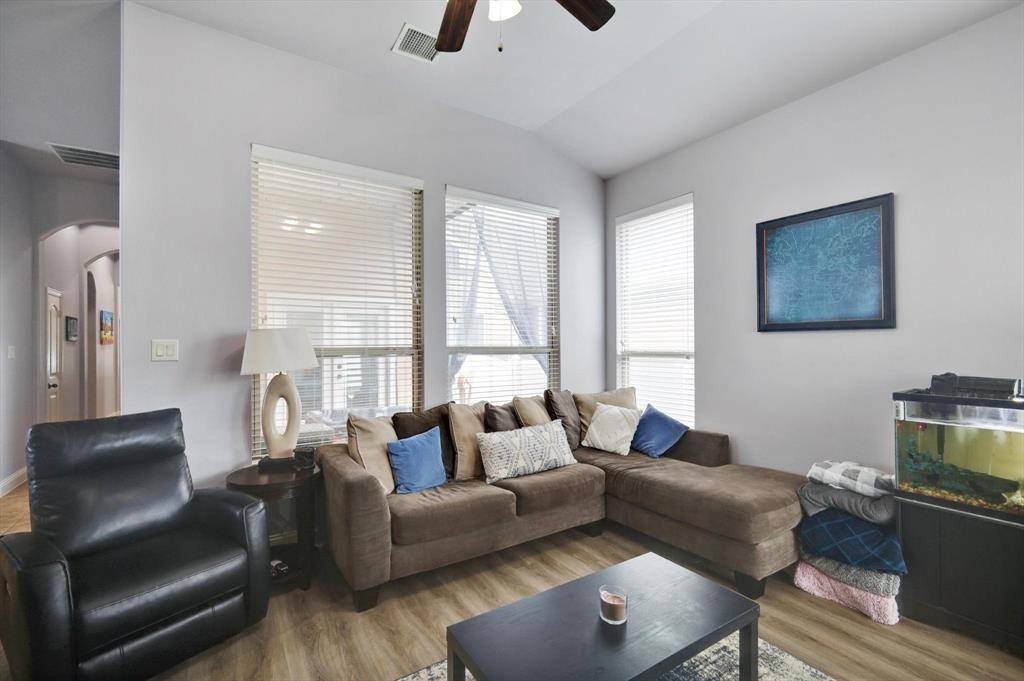 1124 Spanish Moss Drive, Savannah, TX 76227