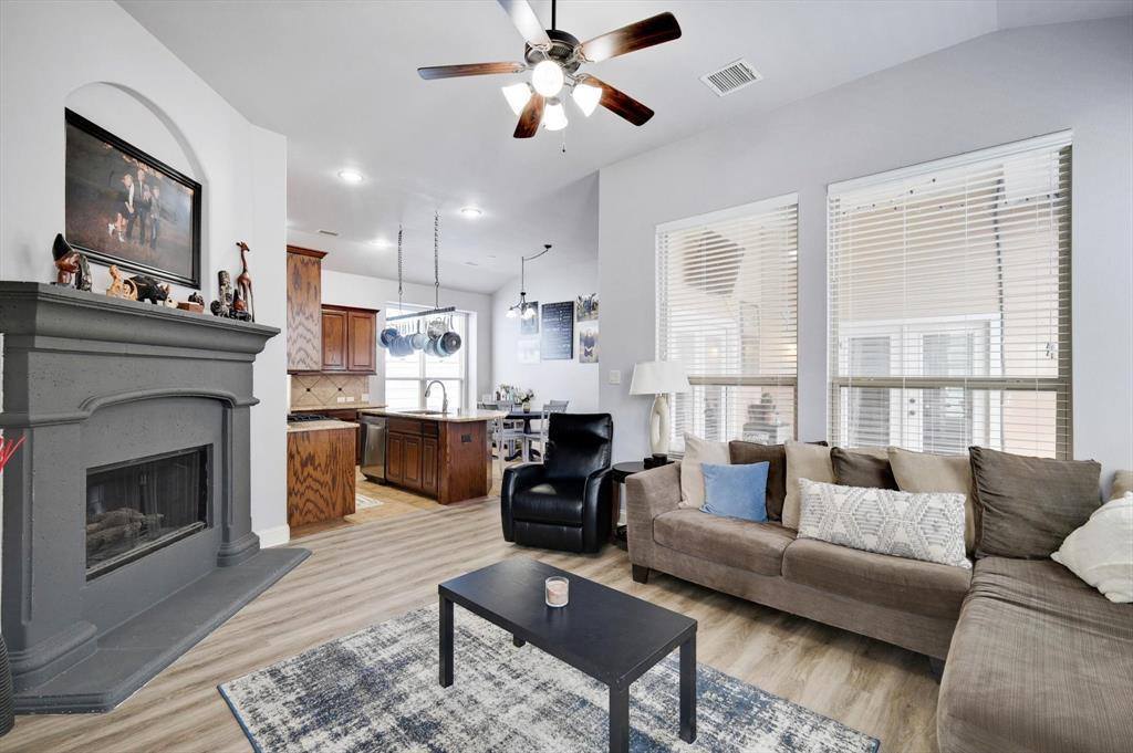 1124 Spanish Moss Drive, Savannah, TX 76227