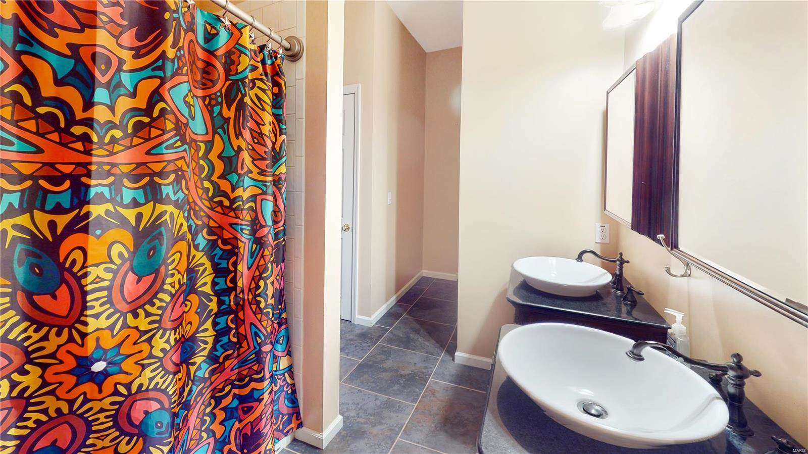 1287 Gardens Circle Drive, Saint Louis, MO 63125