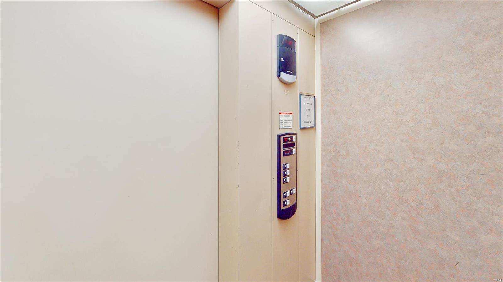 1287 Gardens Circle Drive, Saint Louis, MO 63125