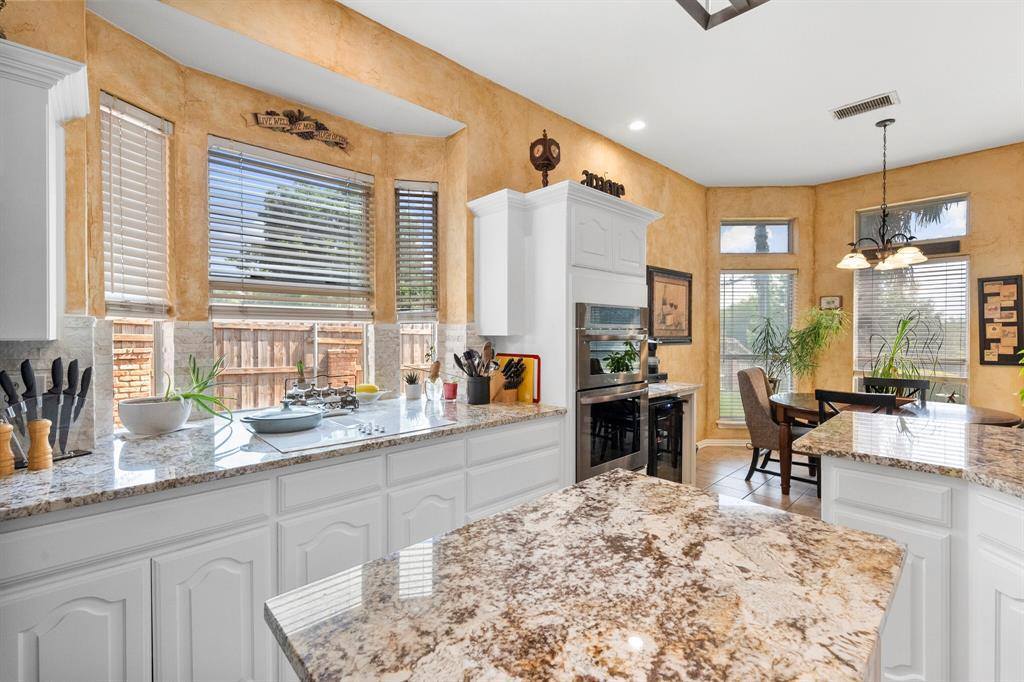 2301 Whisperton Drive, Arlington, TX 76016