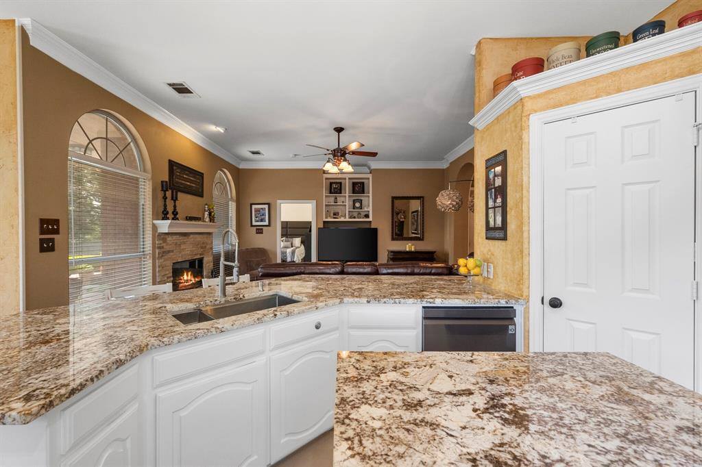 2301 Whisperton Drive, Arlington, TX 76016