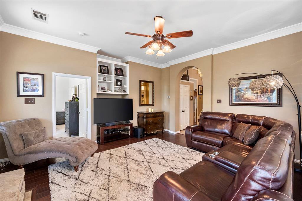 2301 Whisperton Drive, Arlington, TX 76016