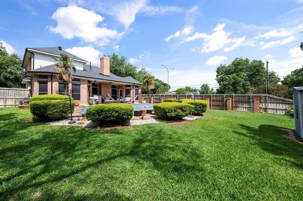 2301 Whisperton Drive, Arlington, TX 76016