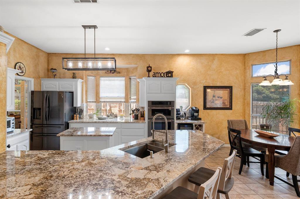 2301 Whisperton Drive, Arlington, TX 76016