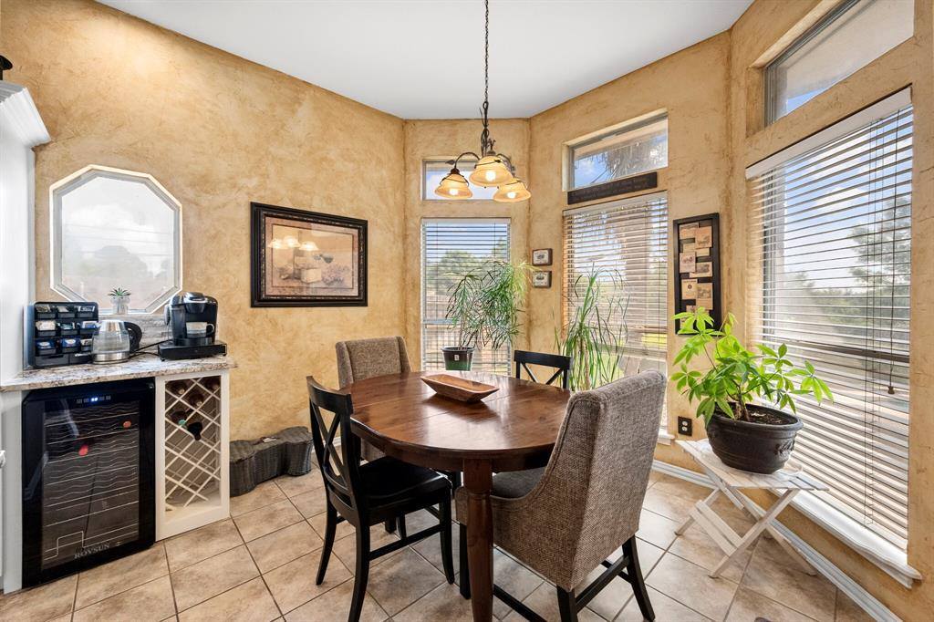 2301 Whisperton Drive, Arlington, TX 76016