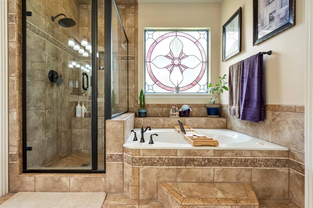 2301 Whisperton Drive, Arlington, TX 76016