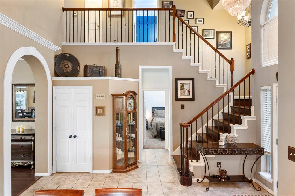 2301 Whisperton Drive, Arlington, TX 76016