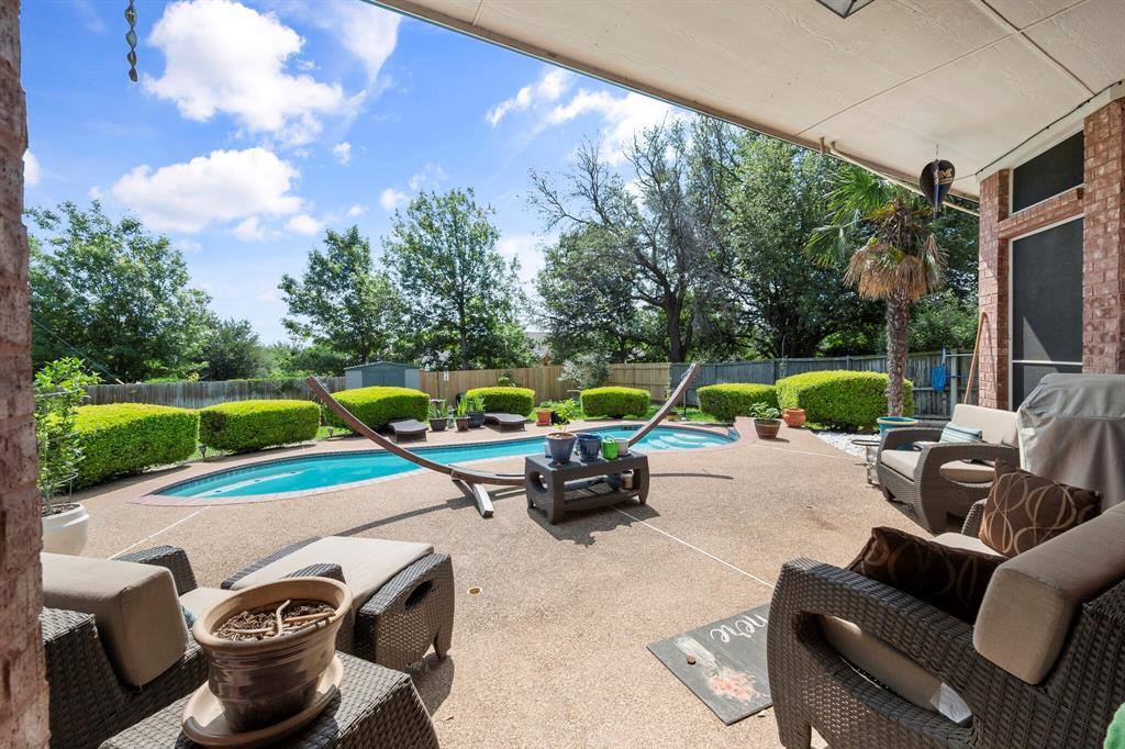 2301 Whisperton Drive, Arlington, TX 76016