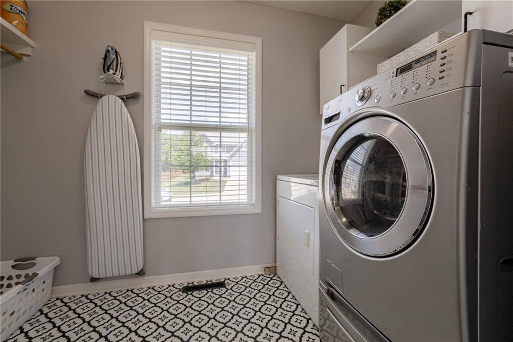 908 Colonial Drive, Pleasant Hill, MO 64080